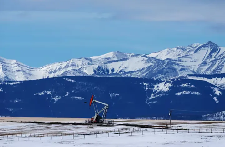 کانادا آماده است تا با «سلاح نفت» ترامپ را زمین‌گیر کند